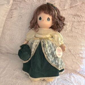 Beautiful Vintage adorable Precious Moments Christmas doll !!
